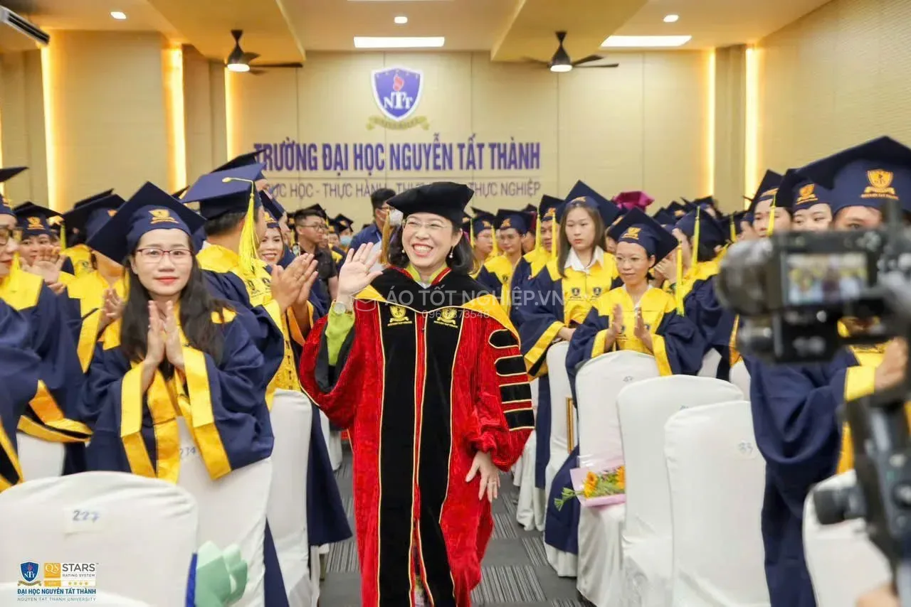 Top 5 Xưởng May Lễ Phục Tốt Nghiệp Giá Rẻ, Uy Tín HCM